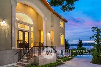 Property Photo:  9426 Lake Washington Boulevard NE  WA 98004 