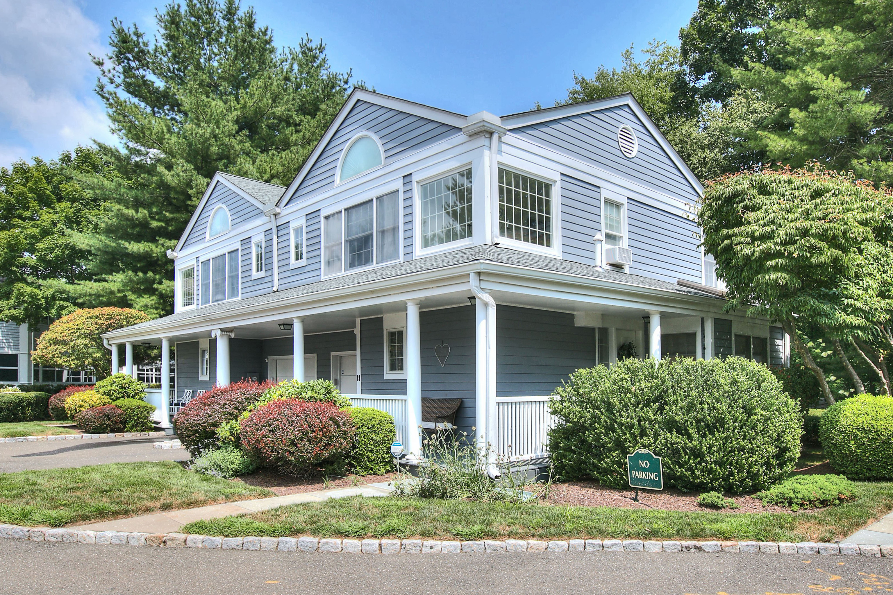 Property Photo:  230 Saugatuck Avenue Apt 19  CT 06880 