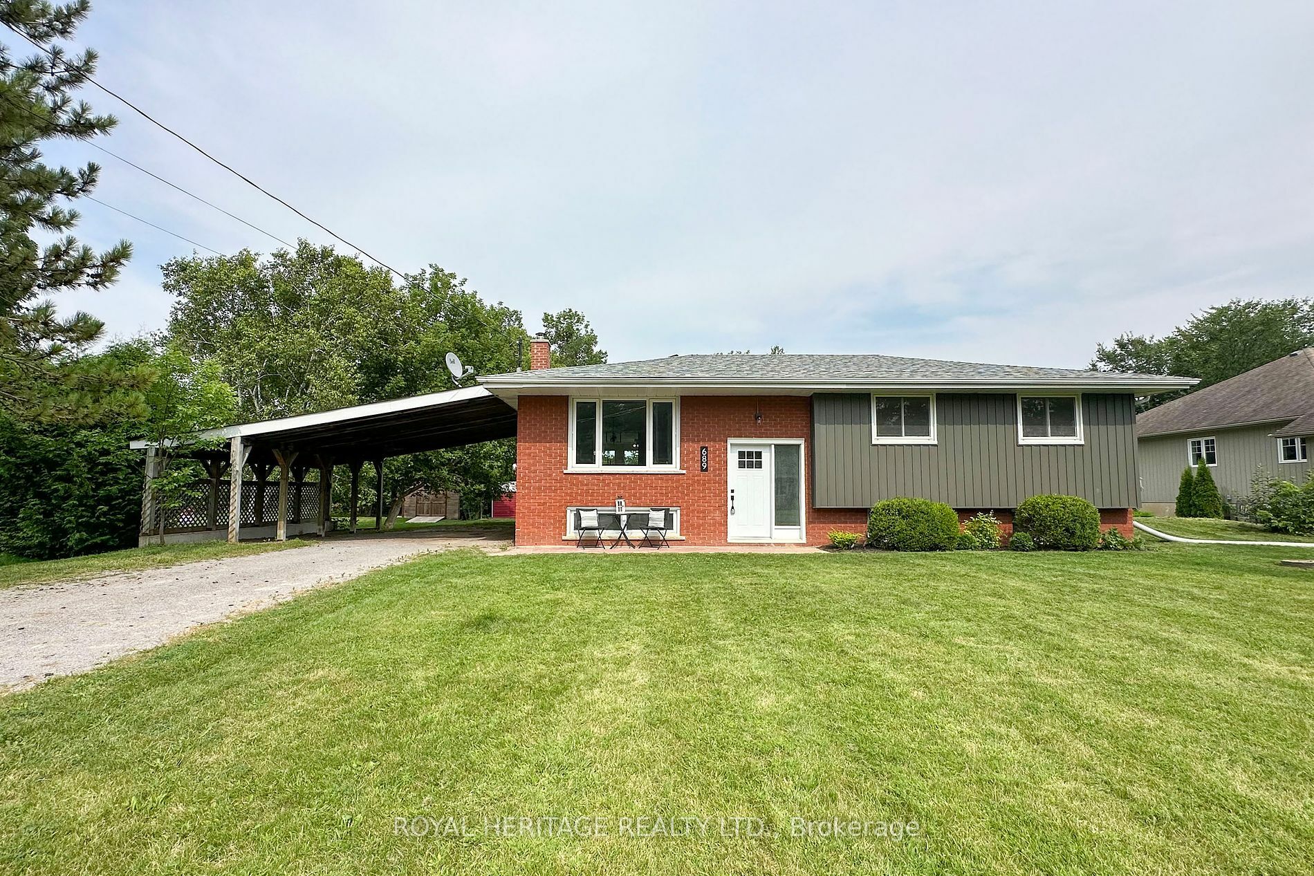 Property Photo:  689 Cedarvale Cres  ON K0L 1T0 