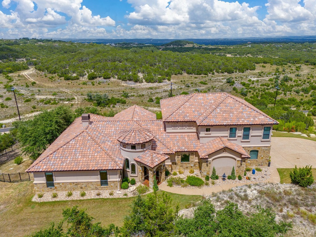 Property Photo:  1816 Windy Walk Cove  TX 78669 