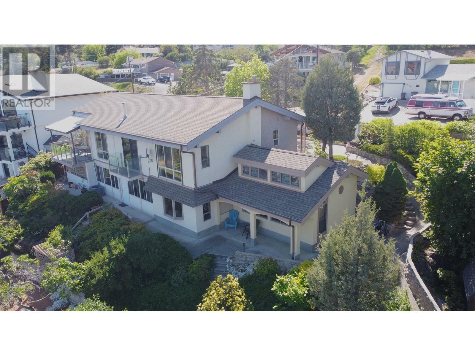 Photo de la propriété:  6045 Ellison Avenue  BC V0H 1X4 