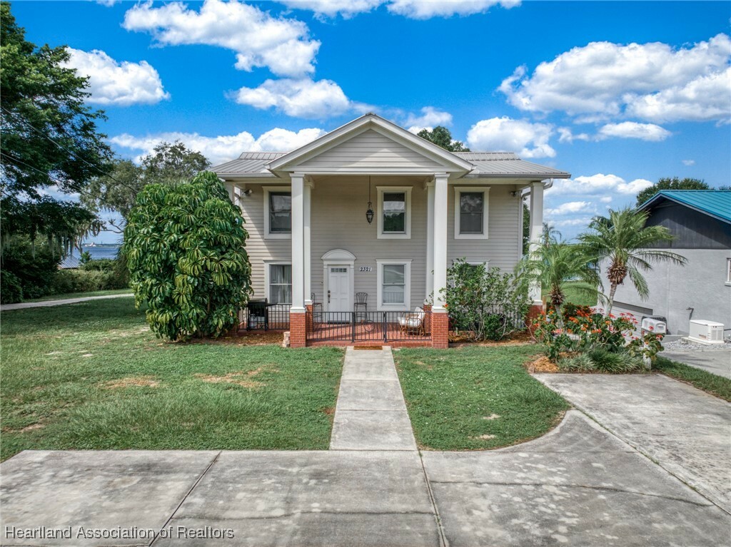 Property Photo:  2321 Lakeview Drive  FL 33870 