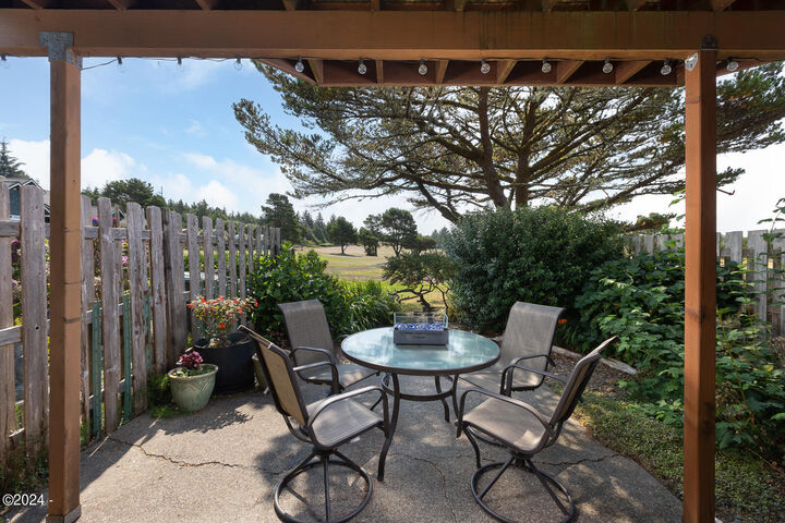 Property Photo:  125 SW Range Drive #2  OR 97394