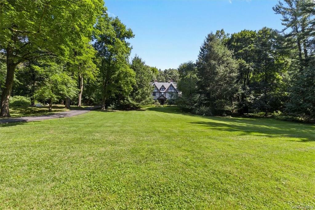 Property Photo:  712 Croton Lake Road  NY 10549 