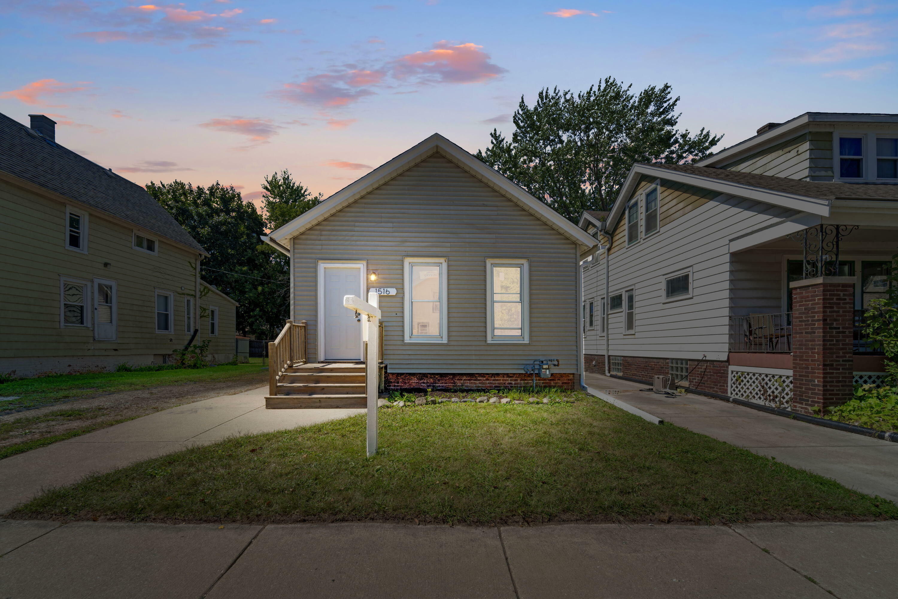 Property Photo:  1516 Buchanan St  WI 53402 