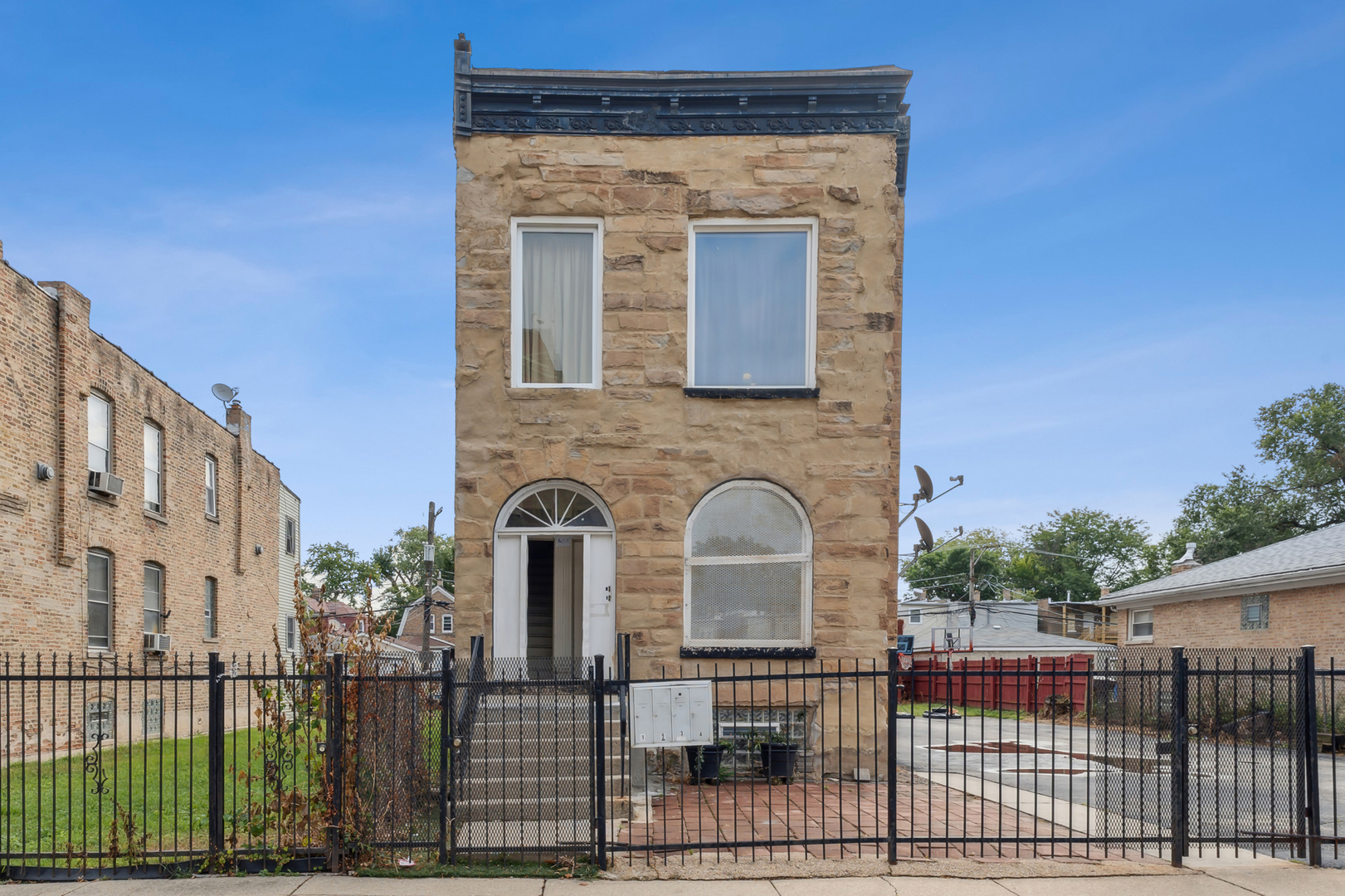 Property Photo:  627 N Lawndale Avenue  IL 60624 