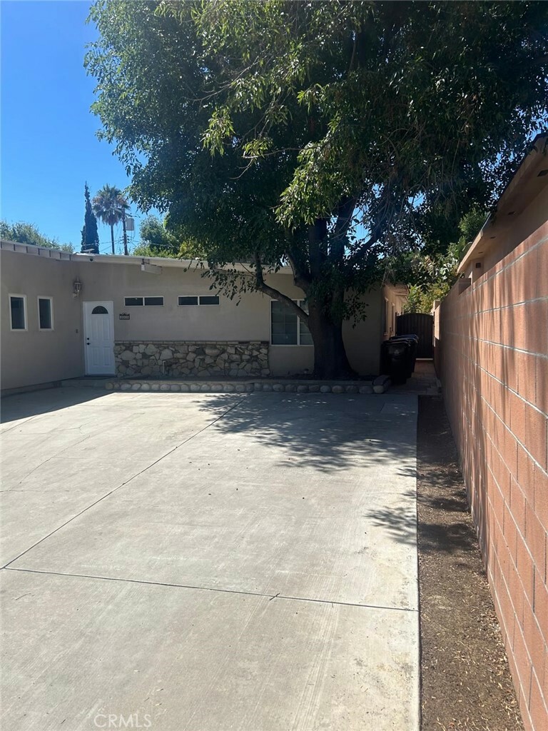 Property Photo:  18816 Ingomar Street  CA 91335 