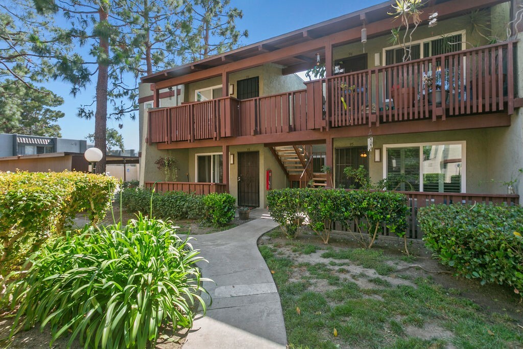 Property Photo:  1030 W Macarthur Boulevard 93  CA 92707 