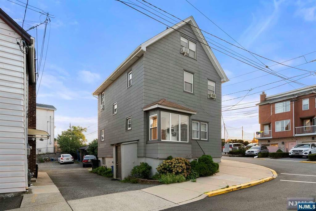 Property Photo:  250 Washington Avenue  NJ 07024 