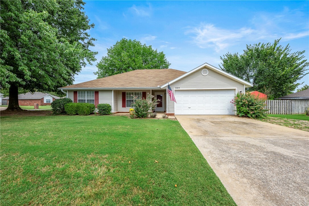 Property Photo:  820 Michael Street  AR 72719 