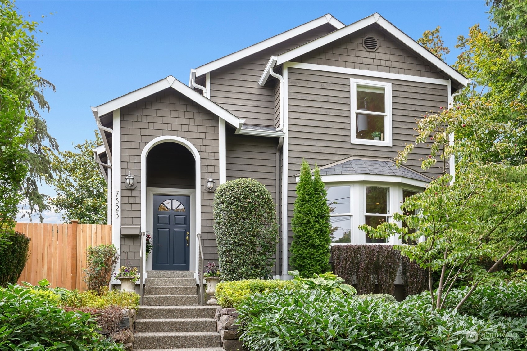 Property Photo:  7325 Ravenna Avenue NE  WA 98115 