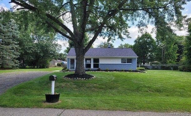 Property Photo:  4736 Summerhill Drive  MI 48346 