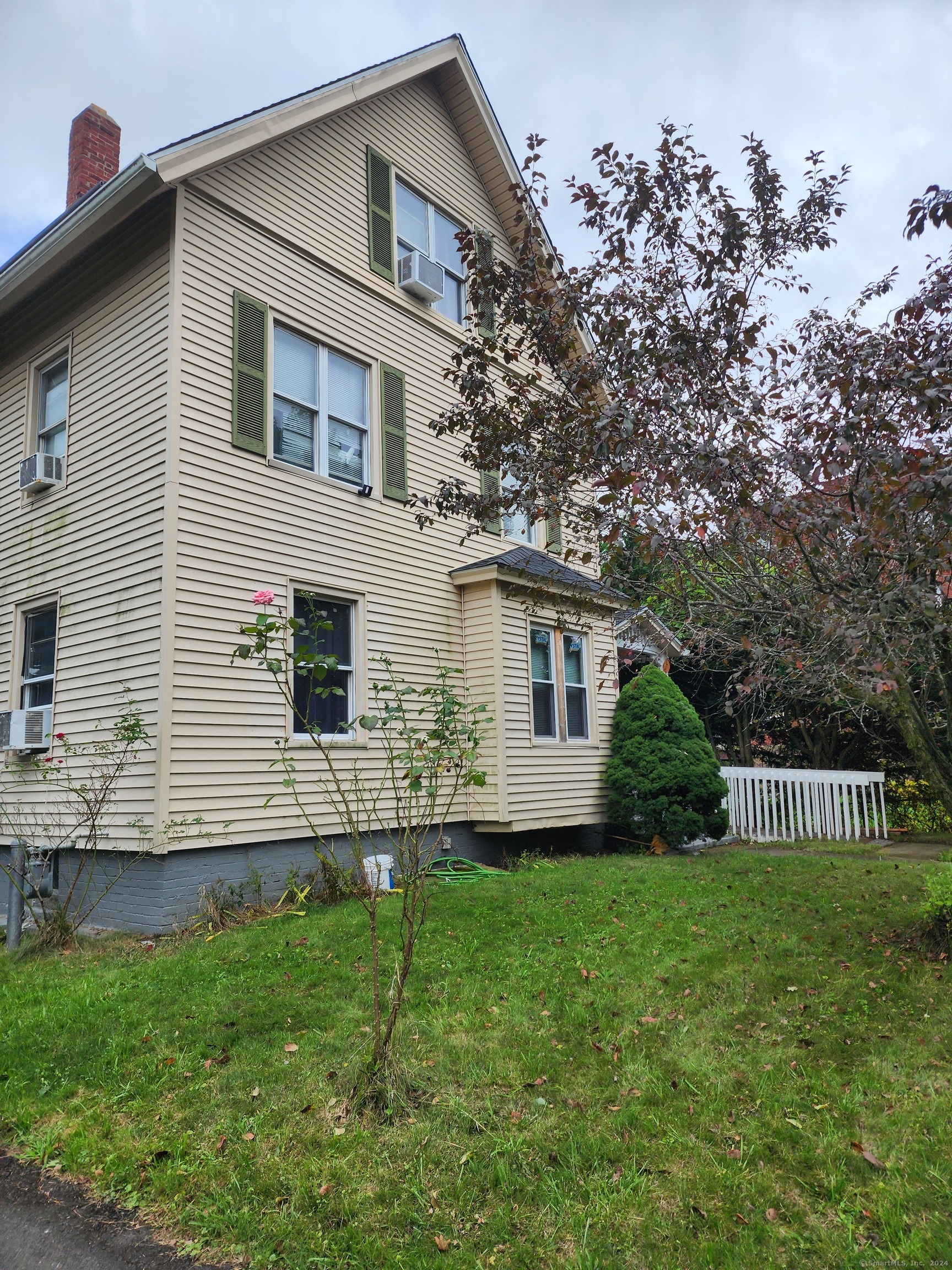 Property Photo:  326 Bellevue Street  CT 06120 