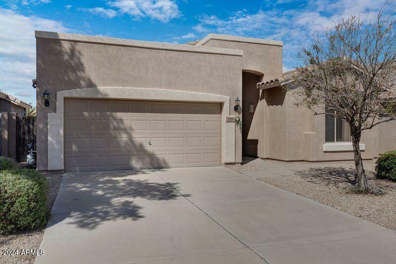 Property Photo:  226 E Canary Court  AZ 85143 