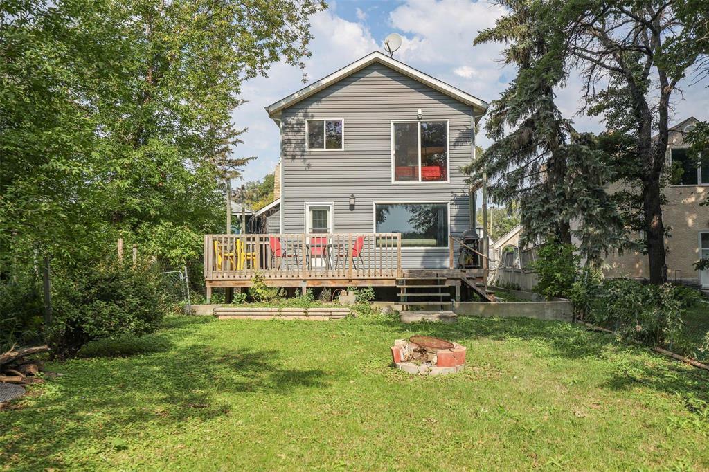 Property Photo:  836 Jubilee Avenue  MB R3L 1P9 