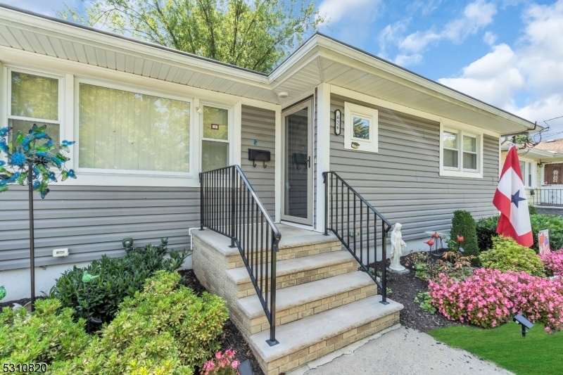 Property Photo:  626 W Meadow Ave  NJ 07065 