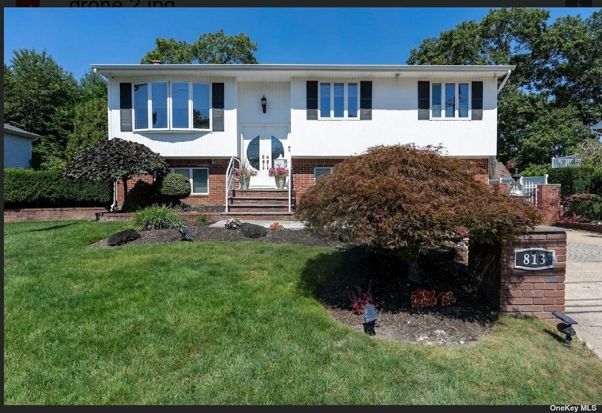 813 Stanley Street  West Islip NY 11795 photo