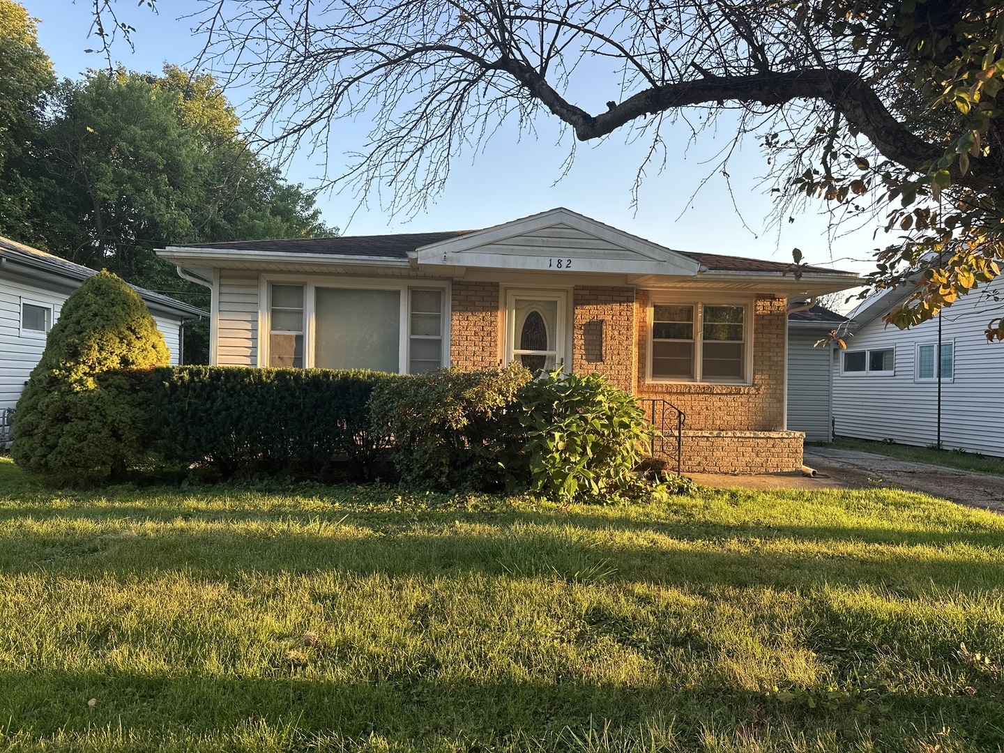 Property Photo:  182 W Ray Street  IL 60914 