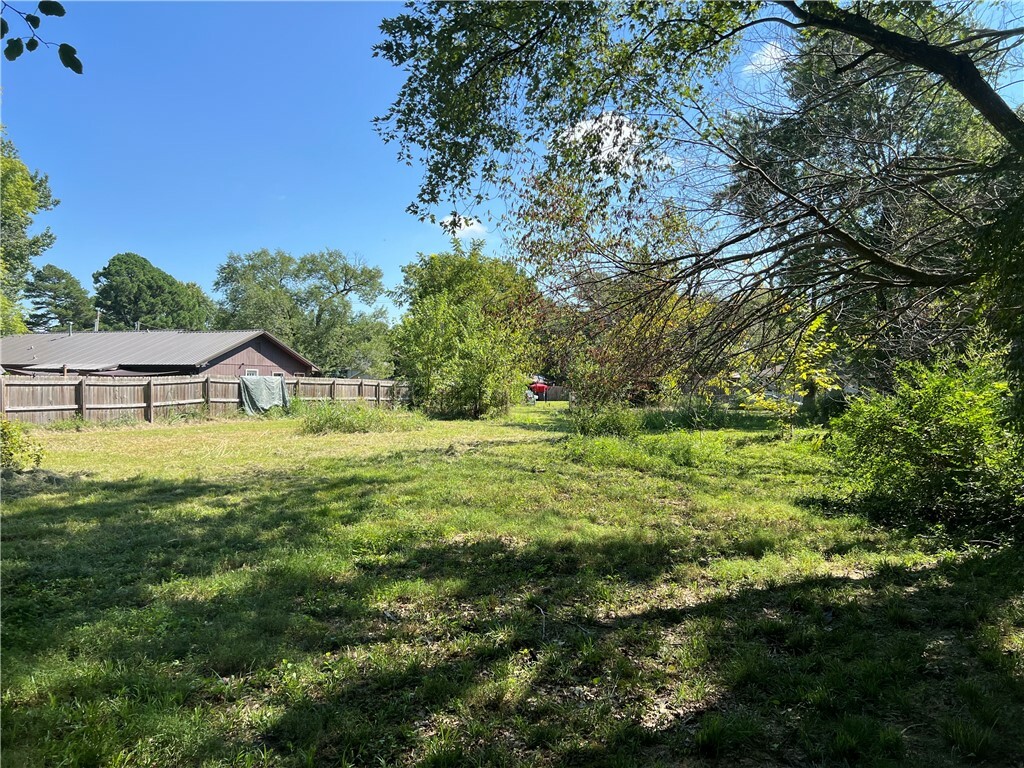 Property Photo:  509 S Mitchell Avenue  AR 72744 