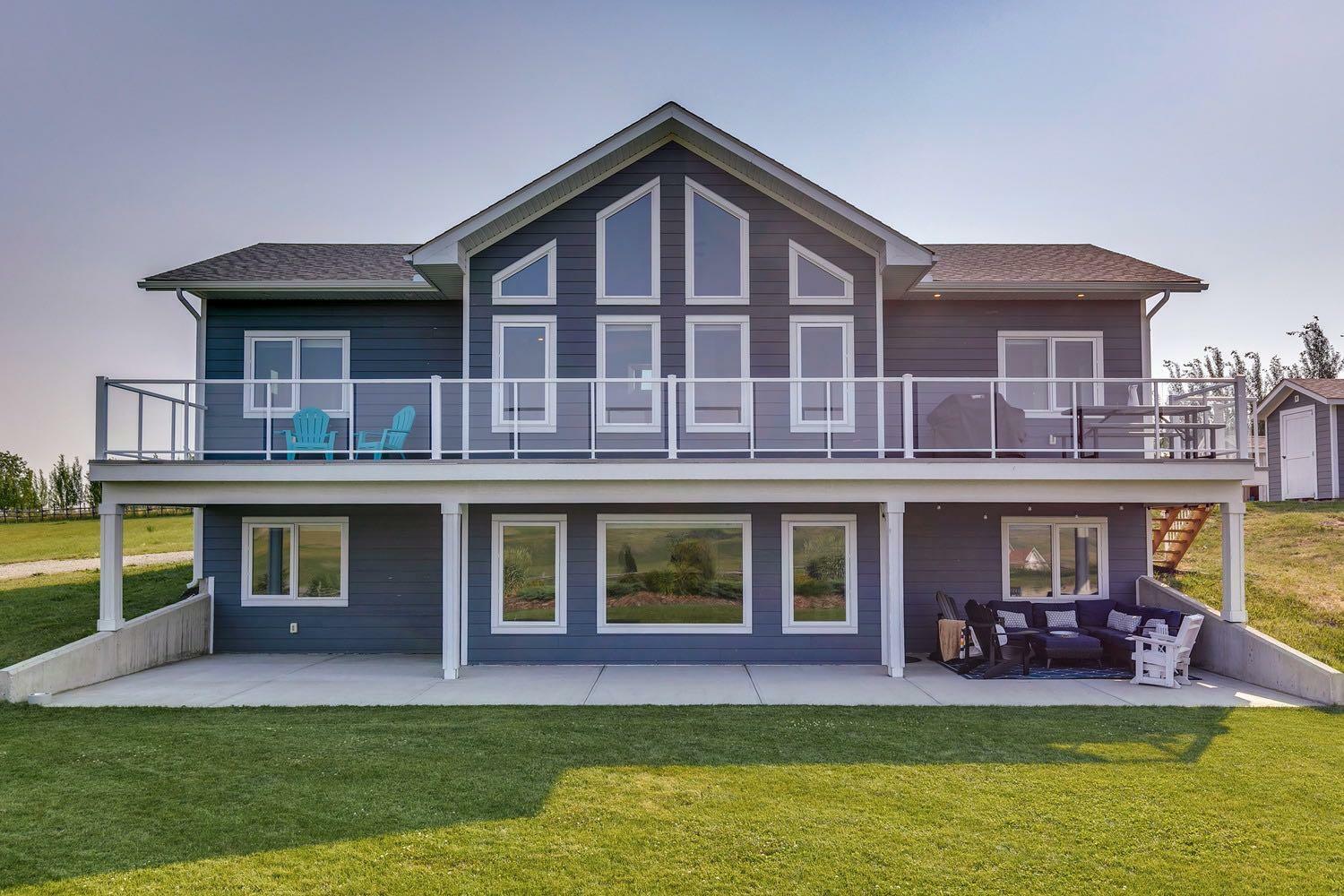 Property Photo: 434032 Meridian Street AB T0L 0A0