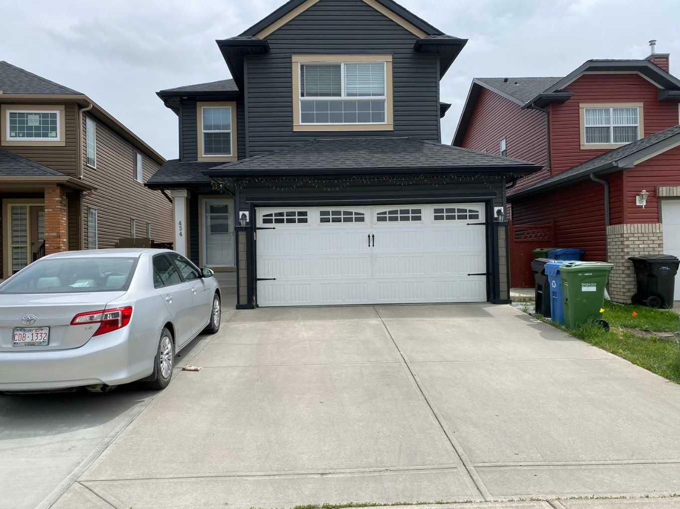 Property Photo:  434 Saddlecreek Way NE  AB T3J 4V5 