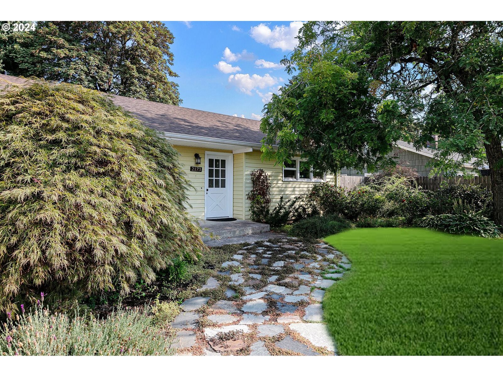 Property Photo: 2173 Sally Way OR 97401