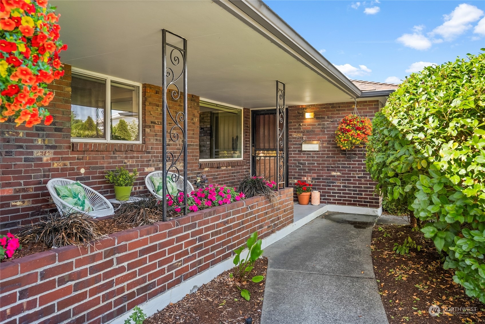 Property Photo:  1348 Heatherwood Circle  WA 98406 