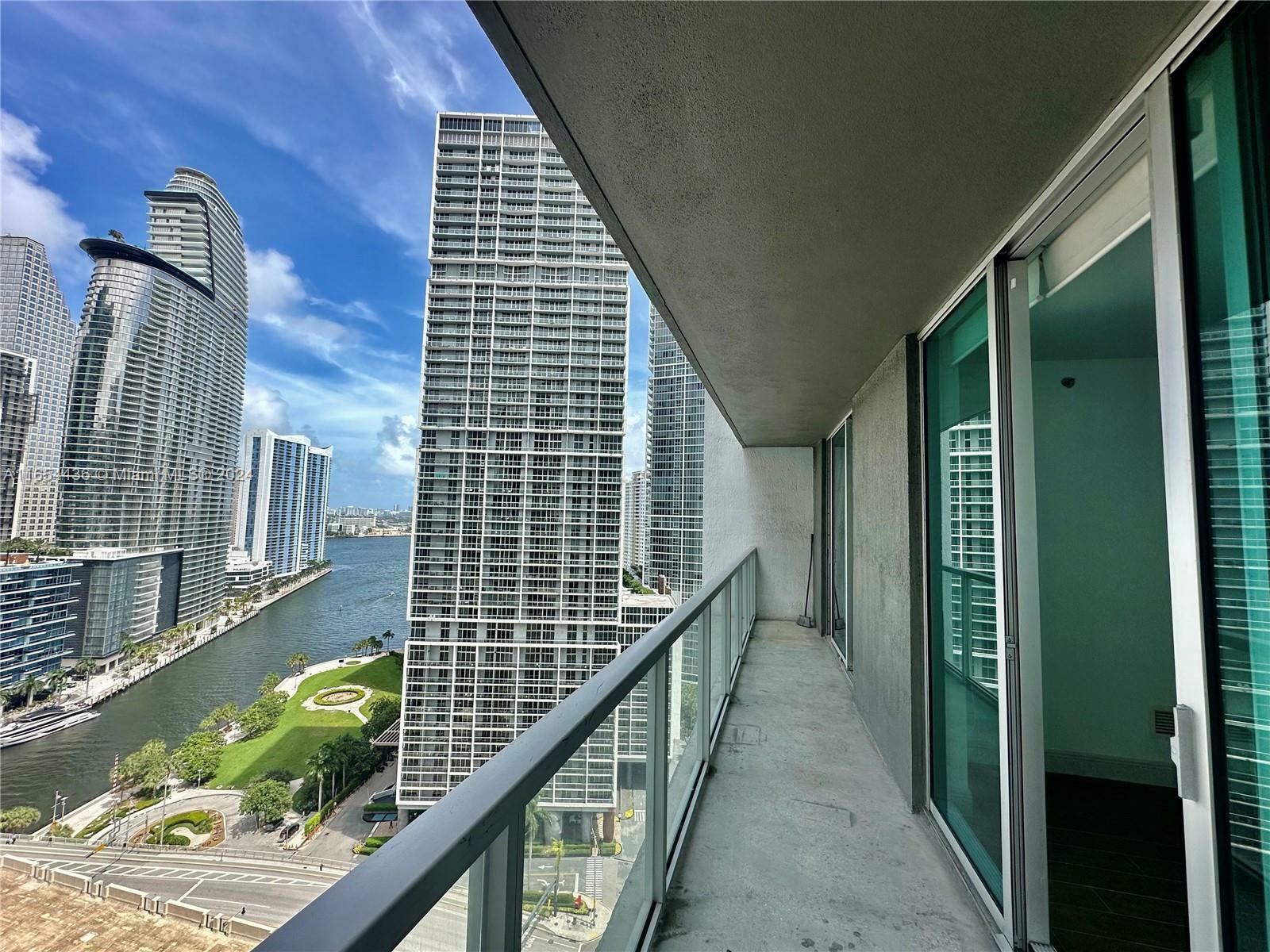 Property Photo:  500 Brickell Ave 2407  FL 33131 