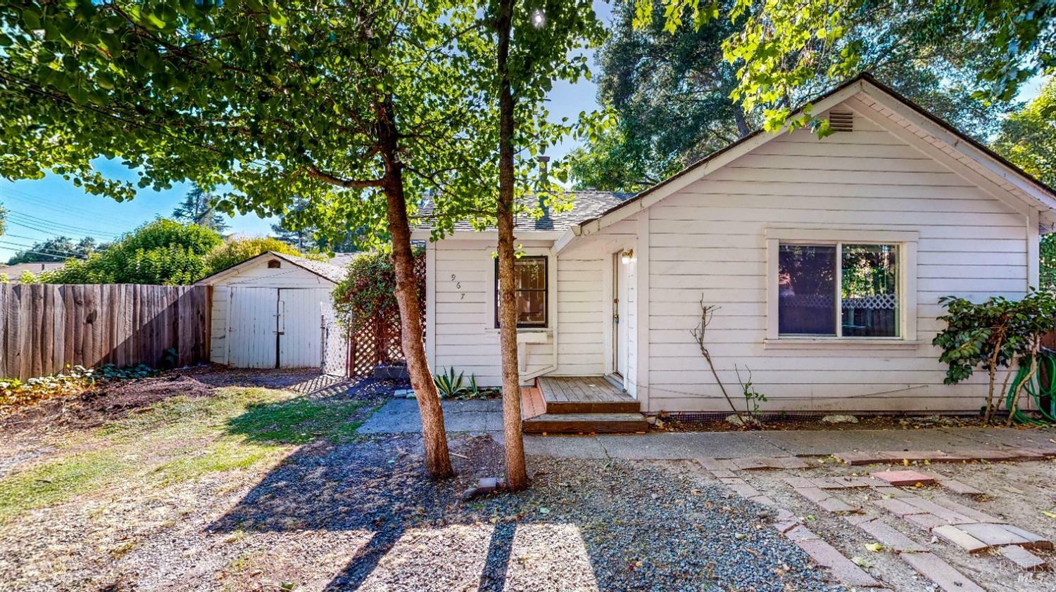 Property Photo:  961 Burbank Avenue  CA 95407 