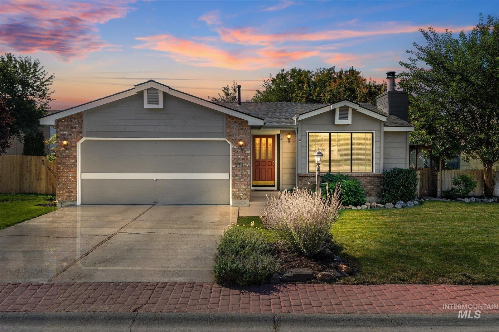 Property Photo:  2 S Cobblestone Ct  ID 83651-2580 