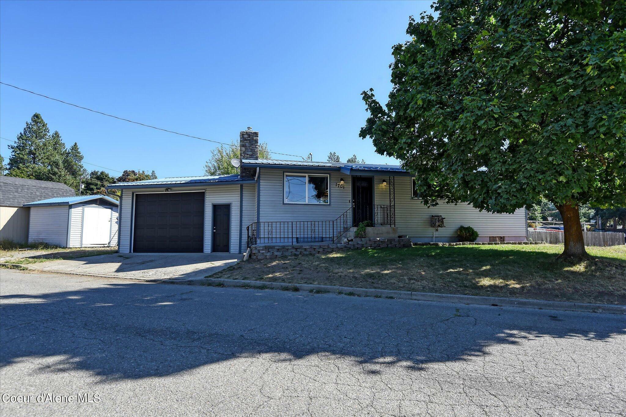 Property Photo:  1701 E Haycraft Ave  ID 83815 