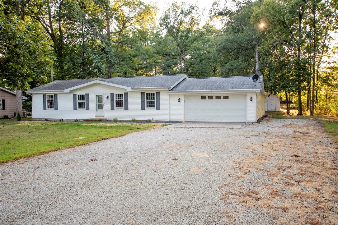 Property Photo:  15557 N East Road  IL 62401 