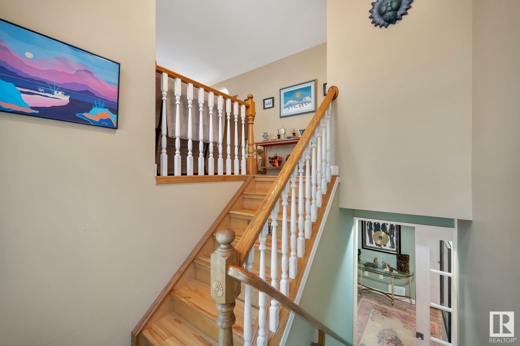 Property Photo:  30 Fair Oaks Drive  AB T8N 1P8 