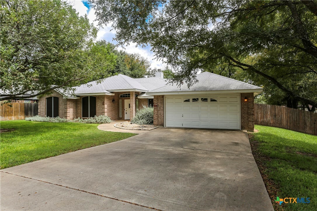 Property Photo:  3004 Oakwood Drive  TX 76548 