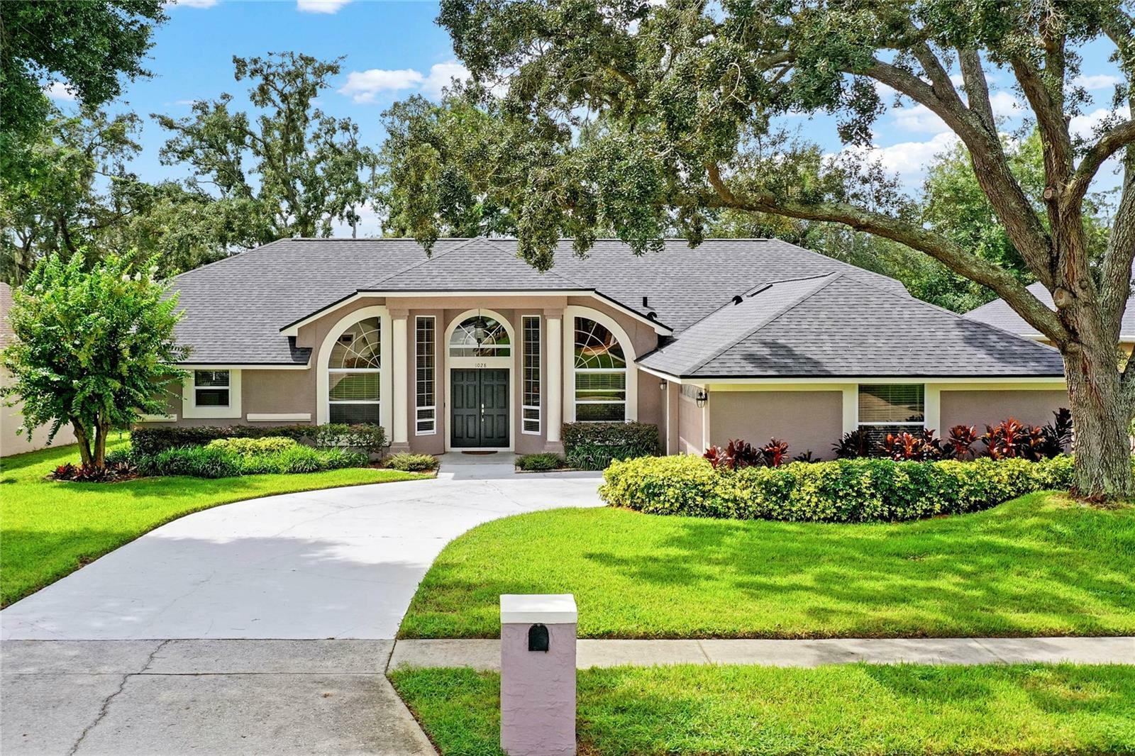 Property Photo:  1028 Featherstone Circle  FL 34761 