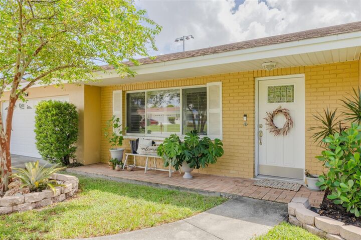 Property Photo:  2419 Brentwood Drive  FL 33764 