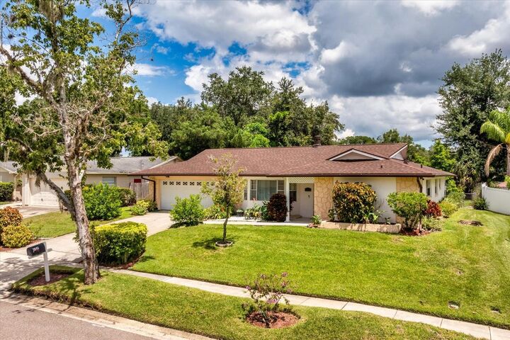 Property Photo: 609 Applewood Avenue FL 32714