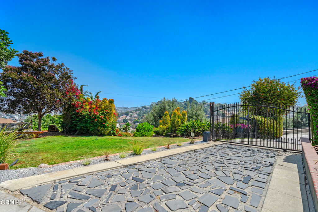 Property Photo:  1253 Dodds Circle  CA 90063 