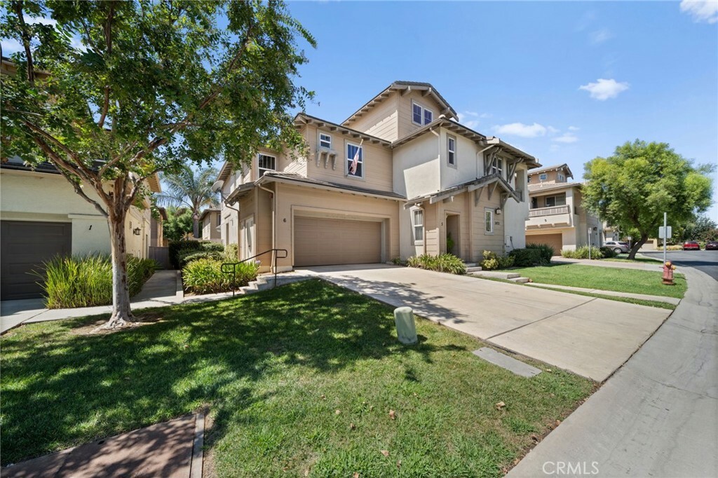 Property Photo:  24731 Valleywalk Street 6  CA 92562 