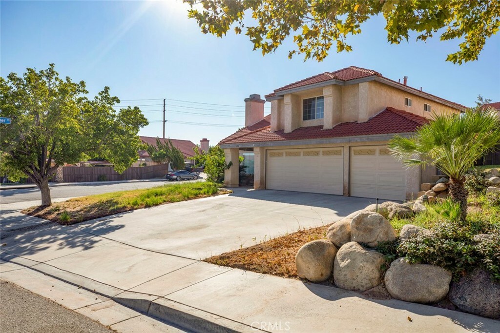 Property Photo:  1036 Date Palm Drive  CA 93551 