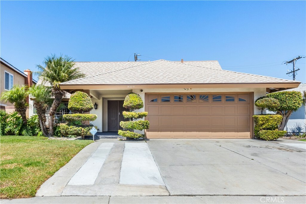 Property Photo:  809 E Cyrene Street  CA 90746 