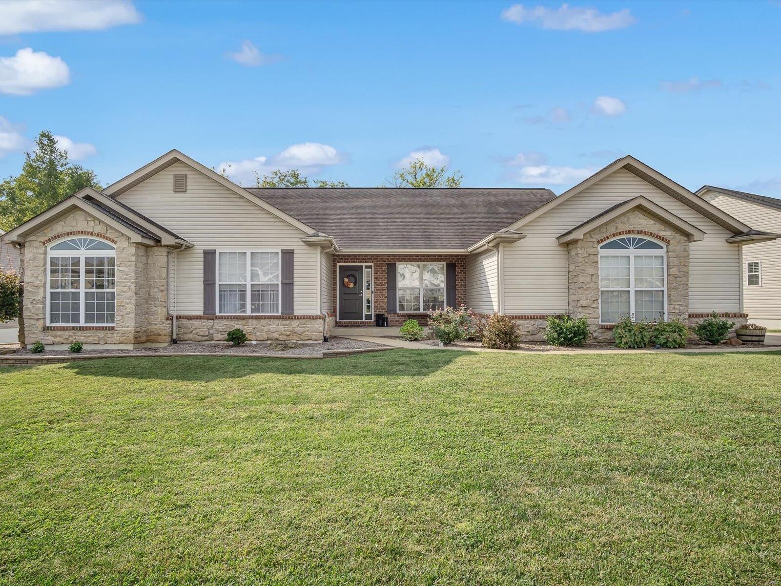 Property Photo: 1044 Oak Creek Lane IL 62298