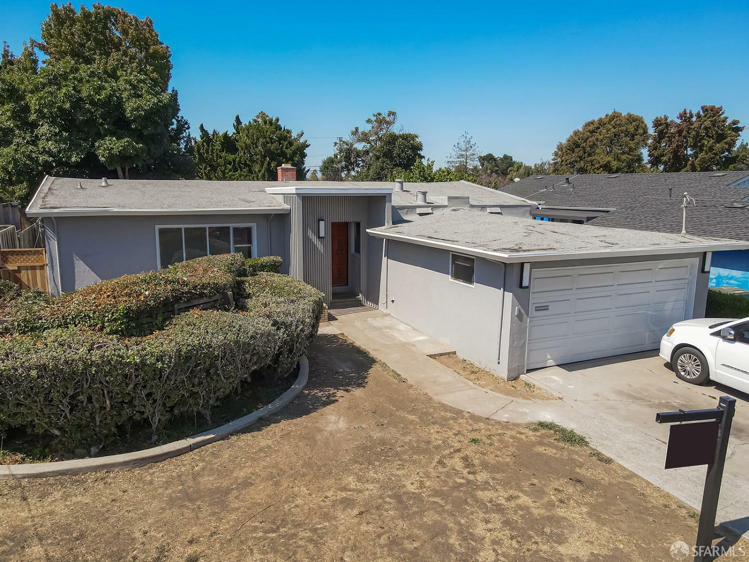 Property Photo:  2507 Farrington Way  CA 94303 