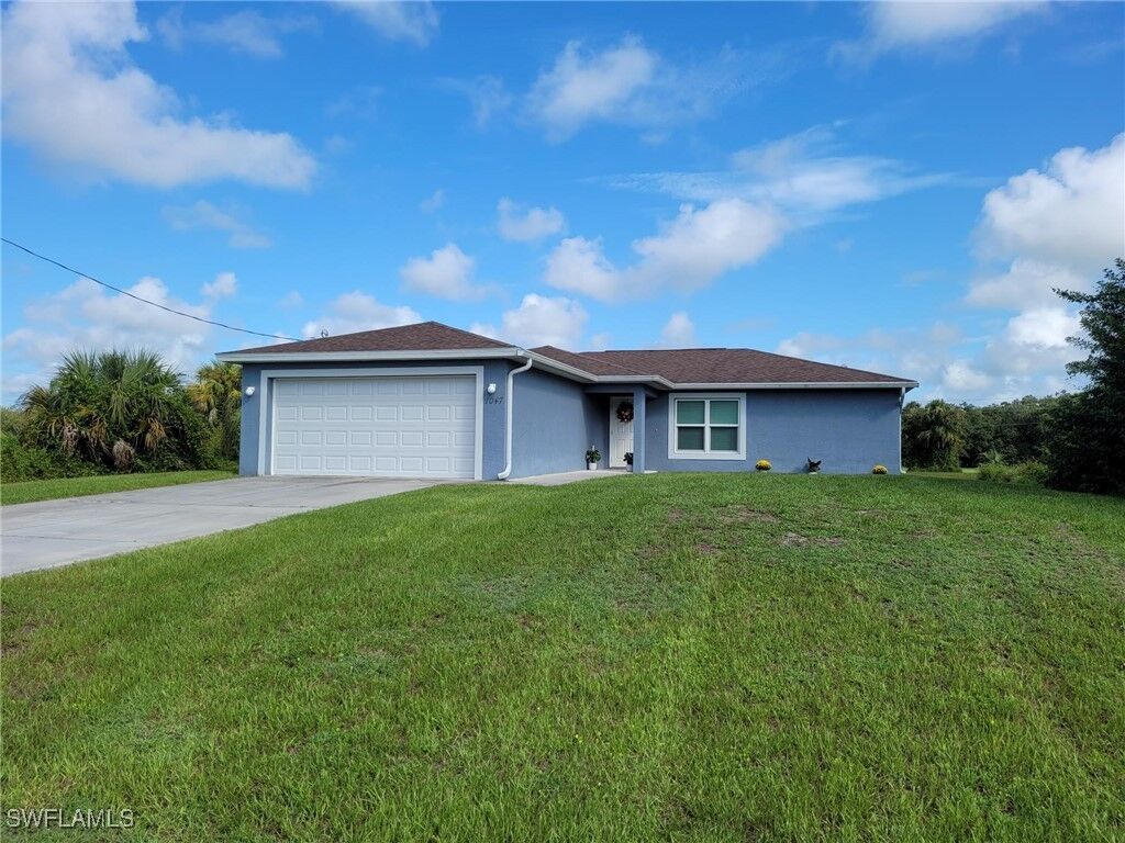 Property Photo: 1047 Greenwood Avenue FL 33935