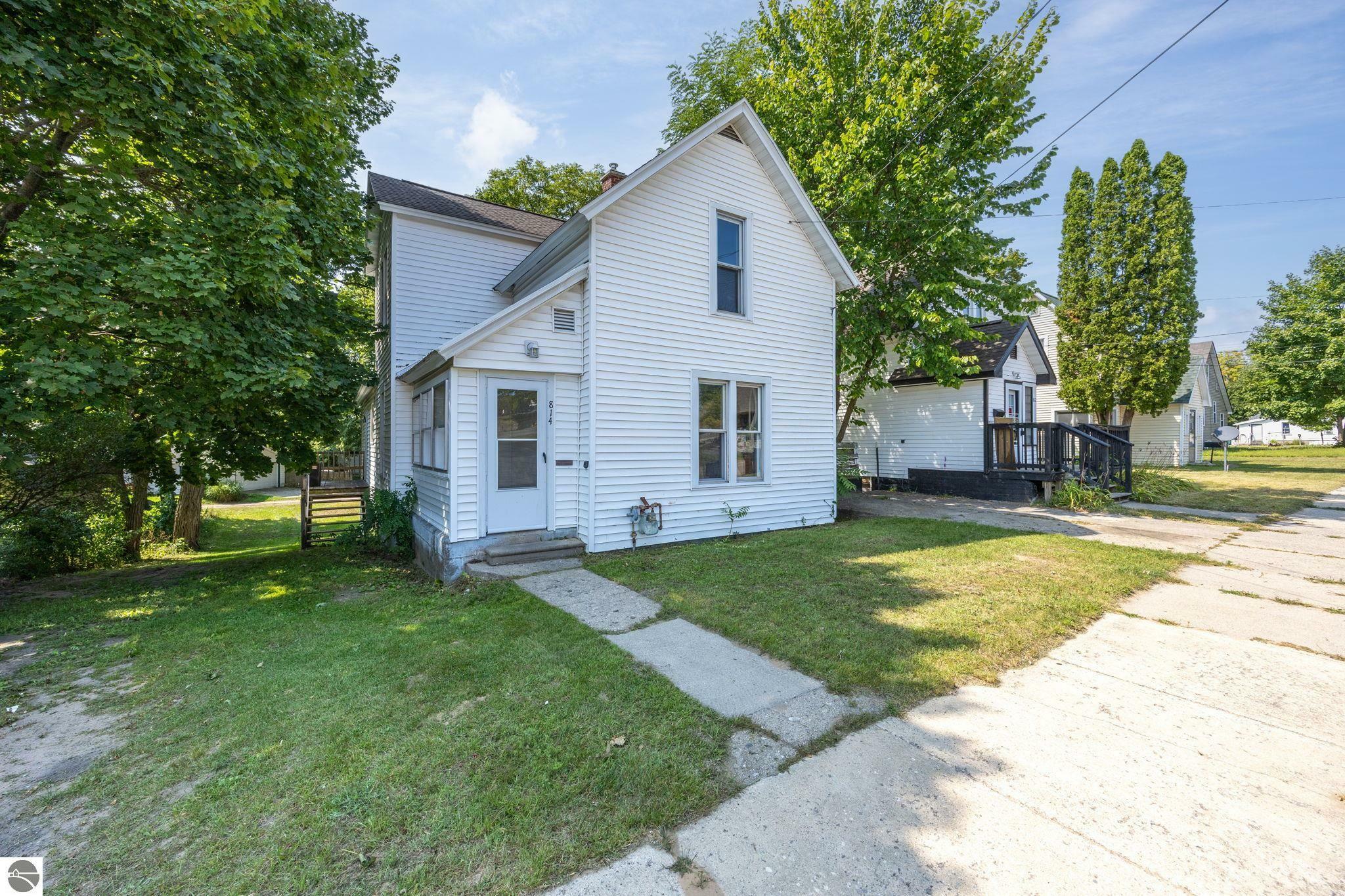 Property Photo:  814 Lynn Street  MI 49601 