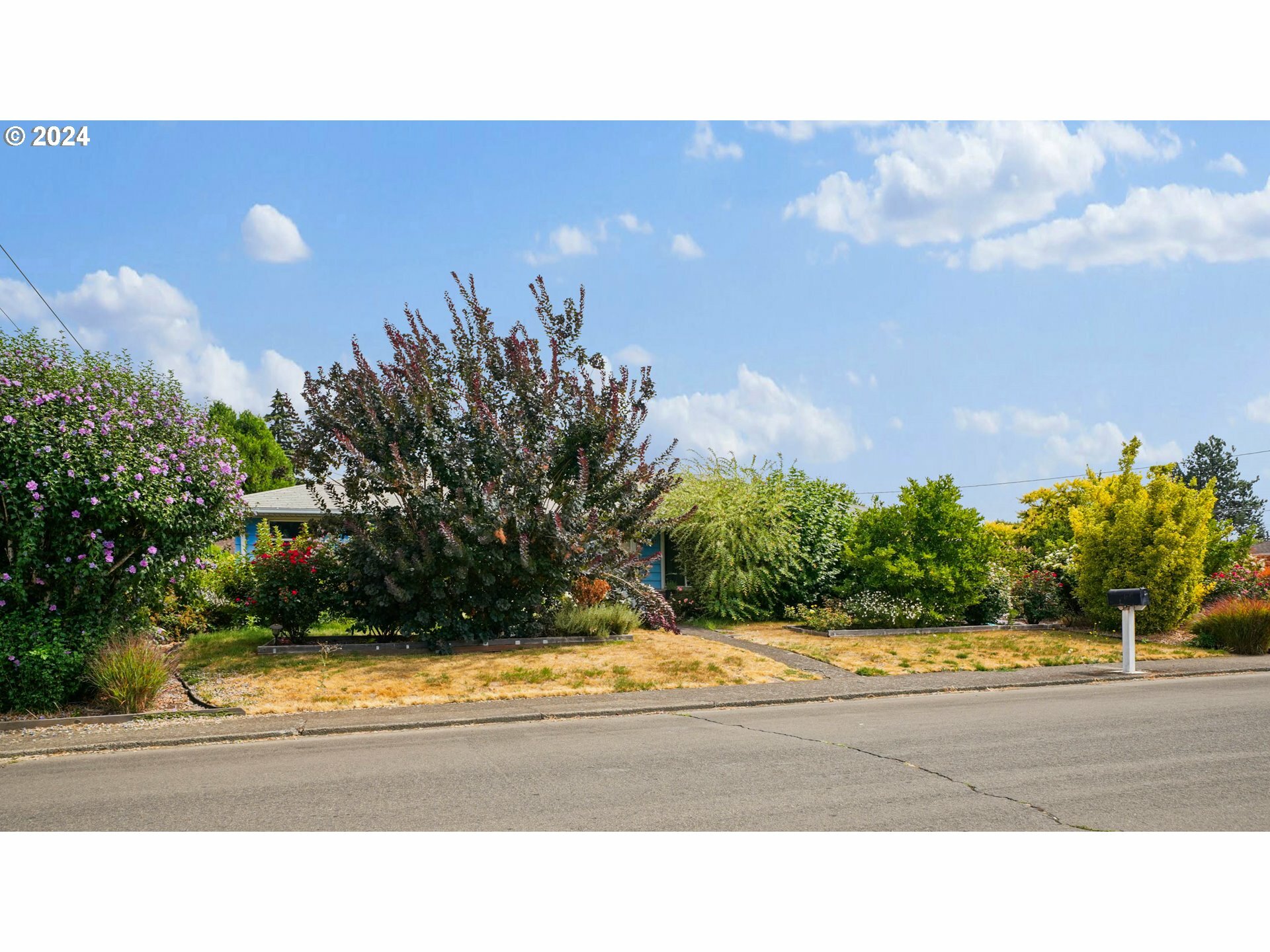 Property Photo:  698 Meadowlawn Dr SE  OR 97301 