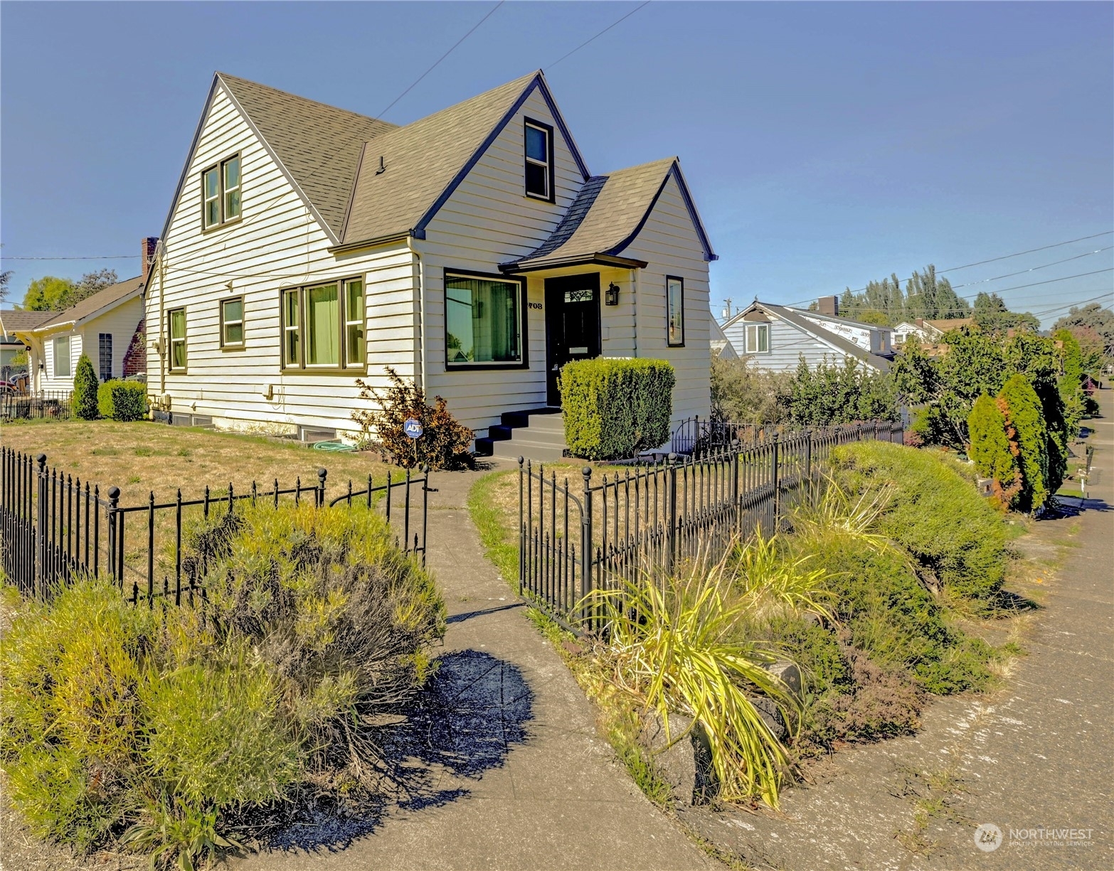 Property Photo:  703  High Avenue  WA 98337 