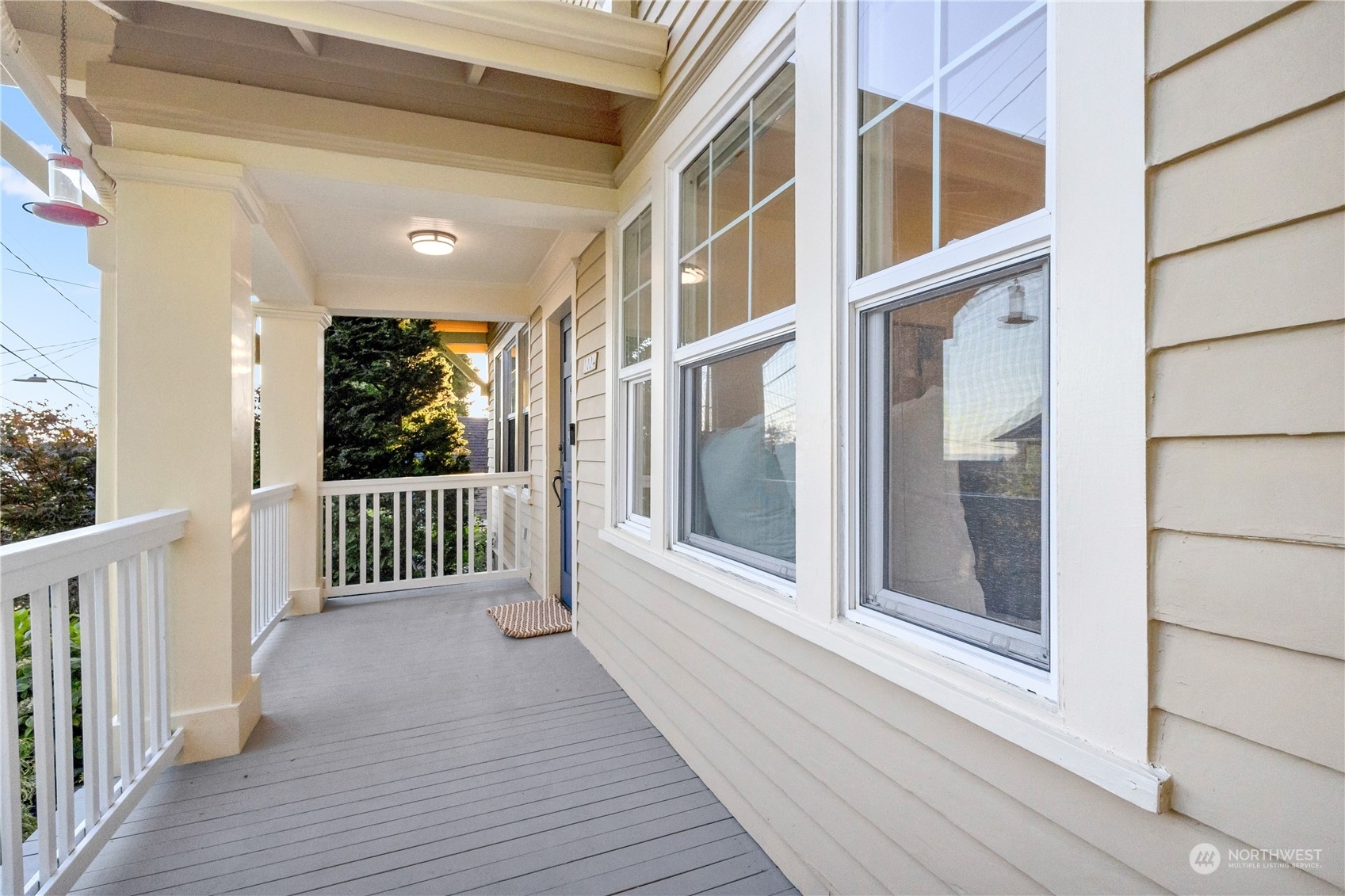 Property Photo:  1004 W Armour Street  WA 98119 