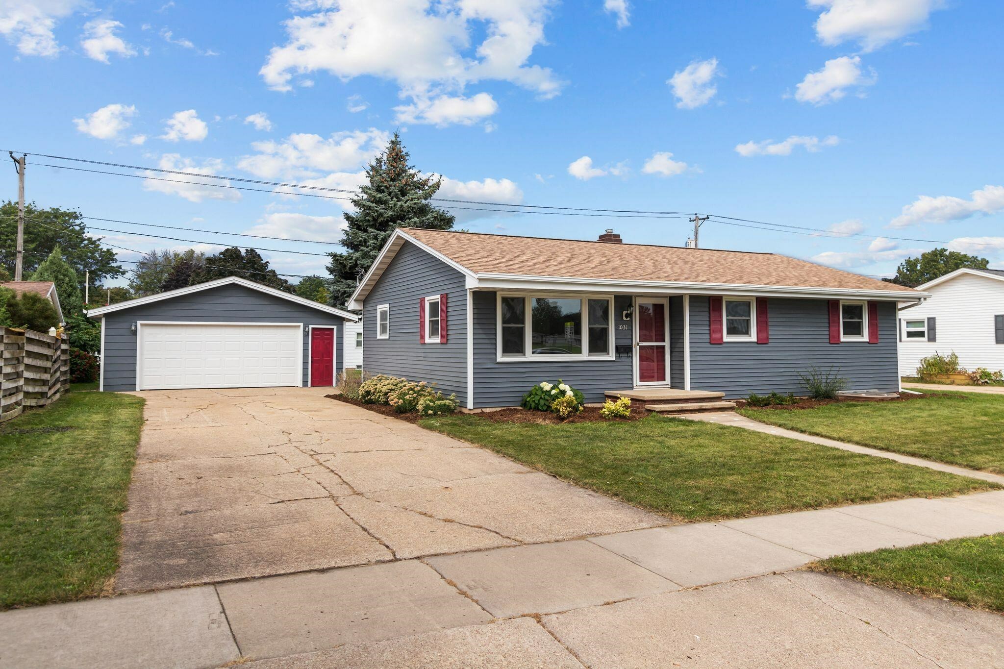 Property Photo:  1031 S Theodore Street  WI 54915-3306 