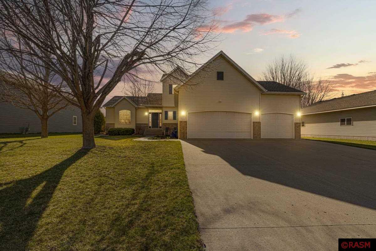 Property Photo:  816 Hillside Court  MN 56074-2064 